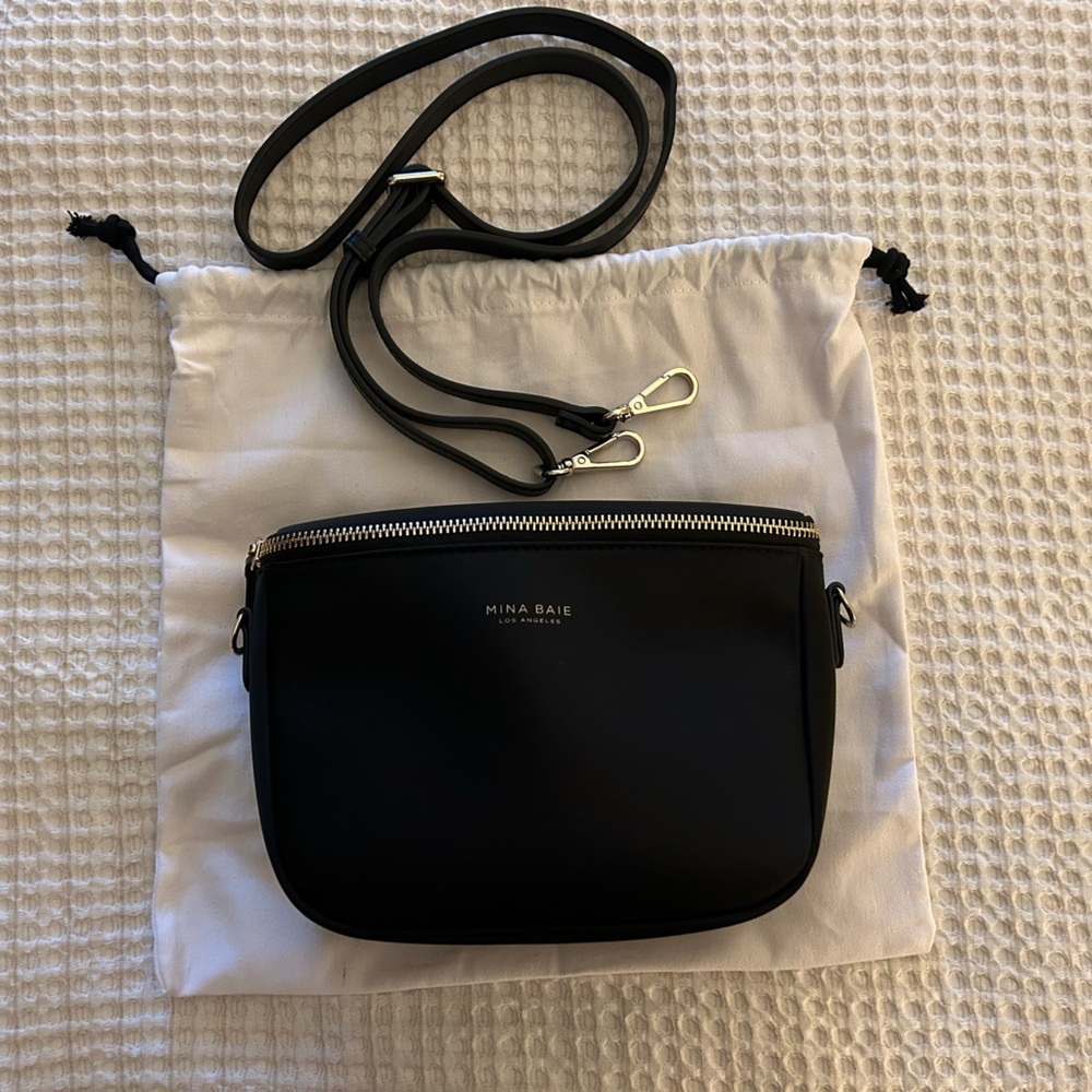Mina Baie Nylon Fanny in black and gold